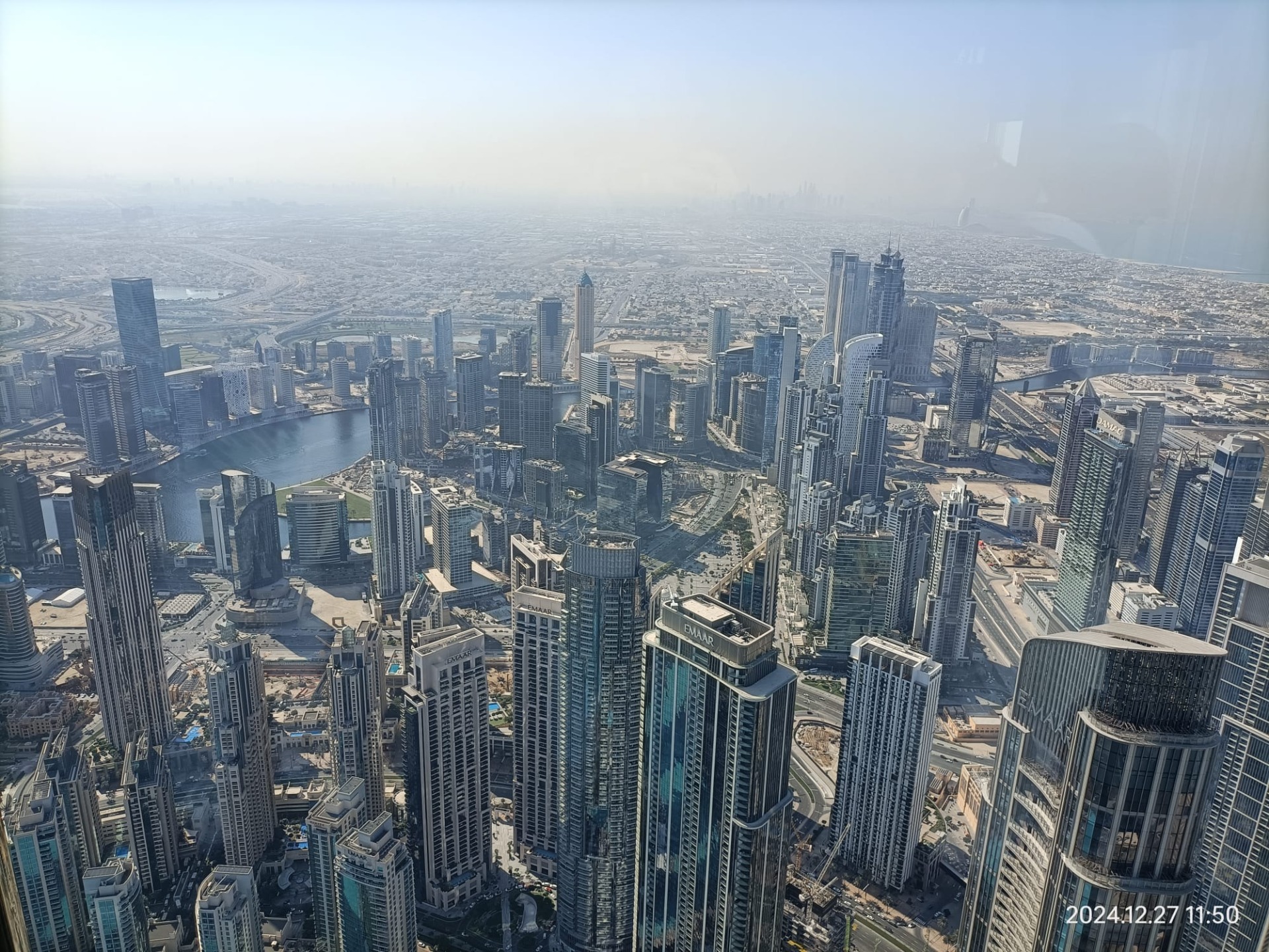 Het uitzicht vanaf de Burj Khalifa! (Op Business Bay)