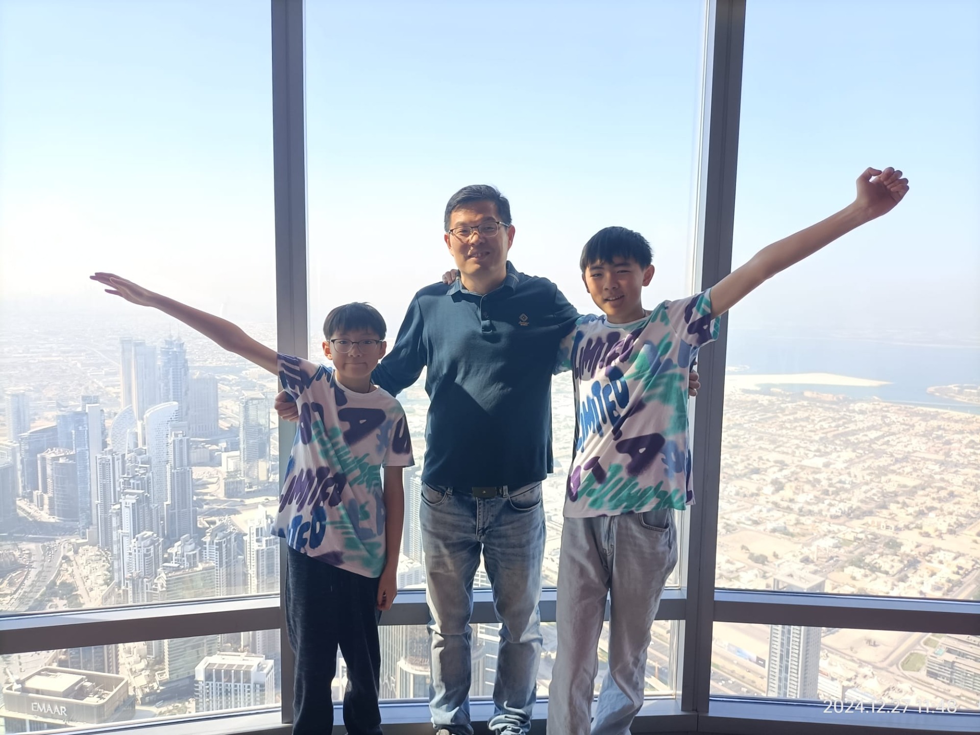 Wij op selfie OP de Burj Khalifa!