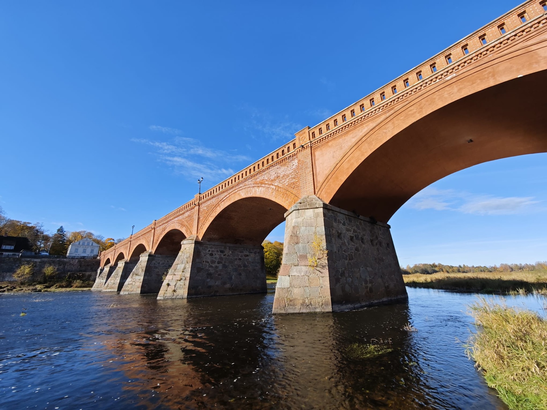 De bakstenen brug van Kuldīga!