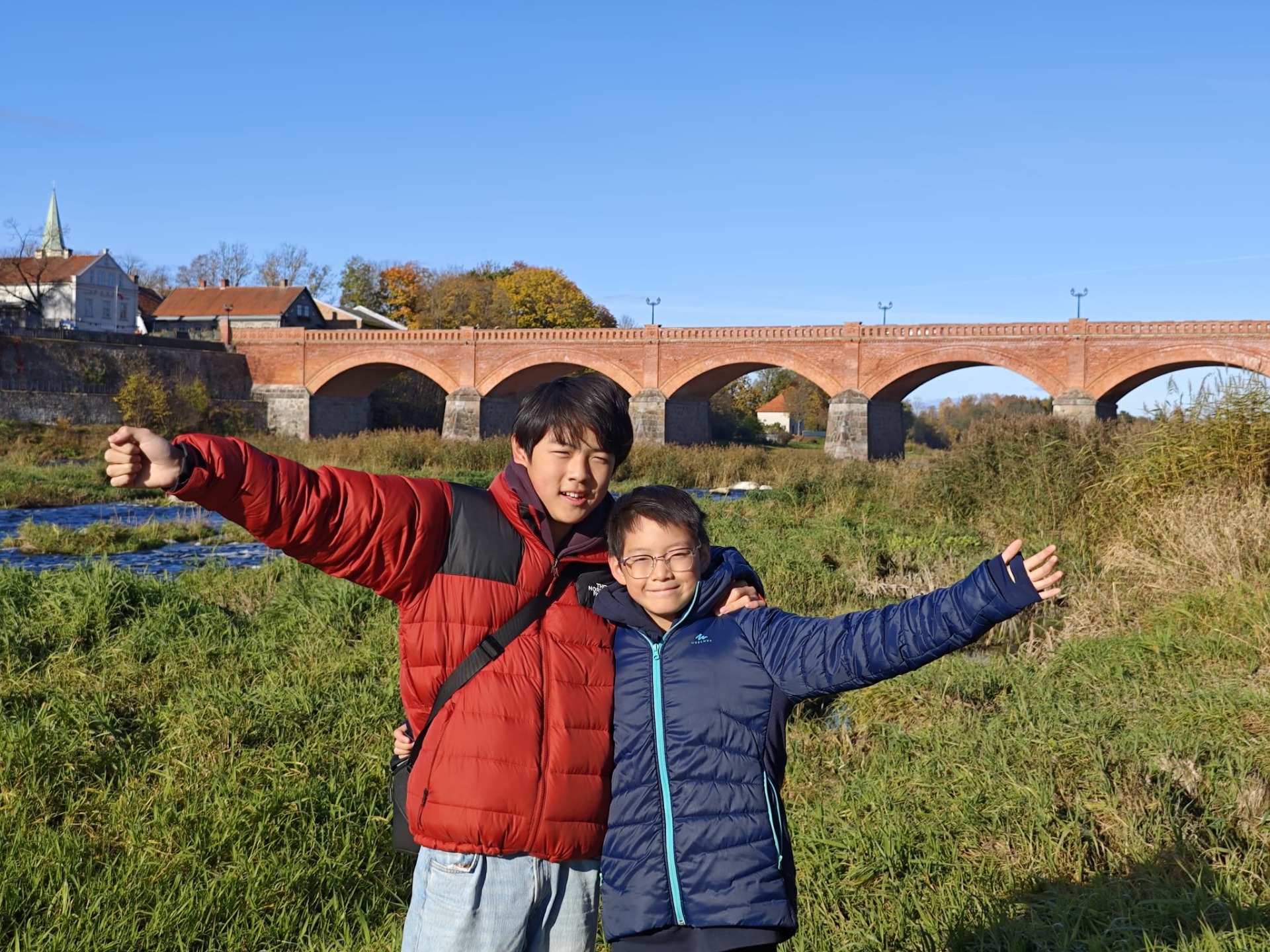 Wij op selfie met de brug!