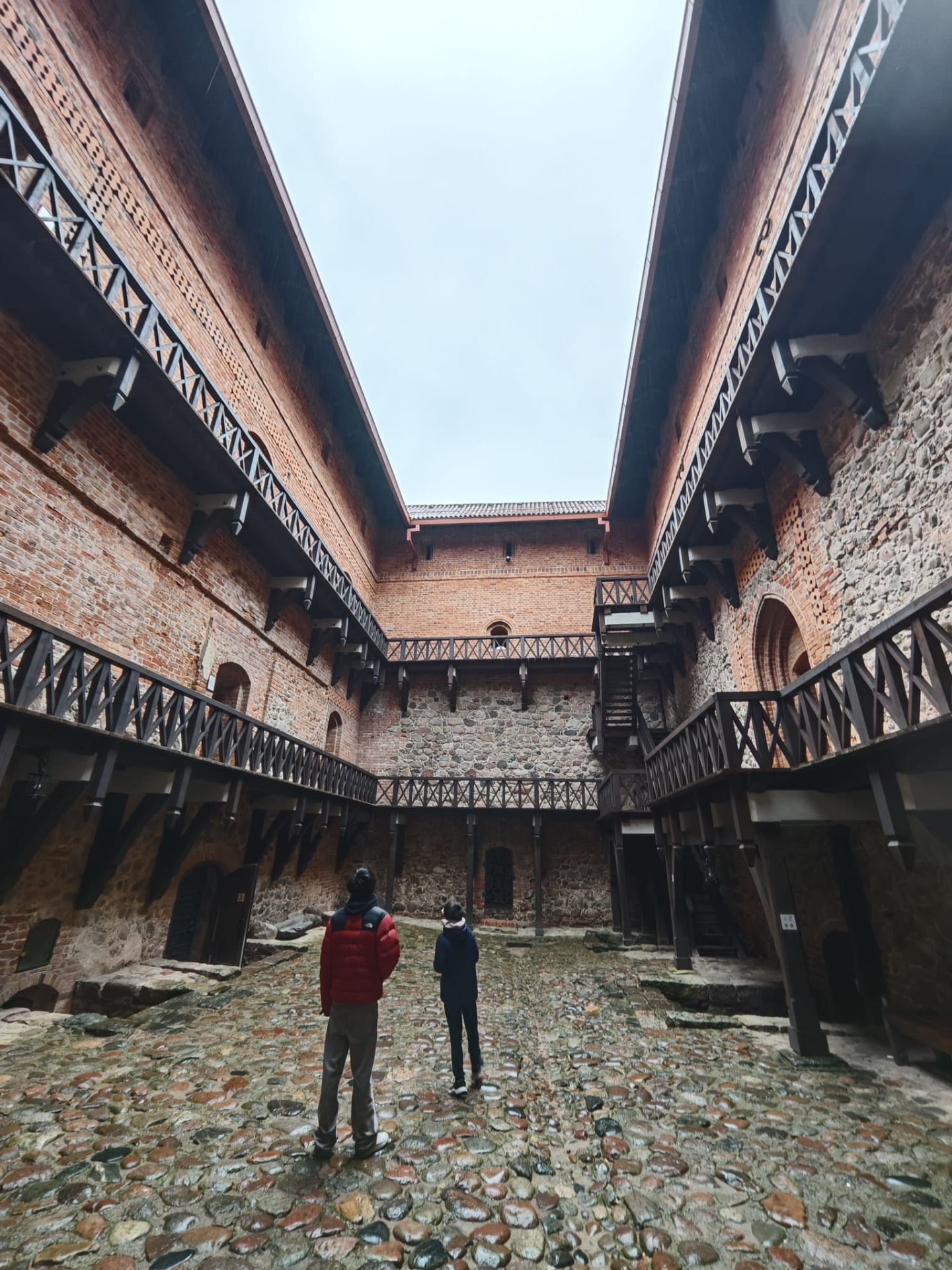 De binnenplaats van de donjon!