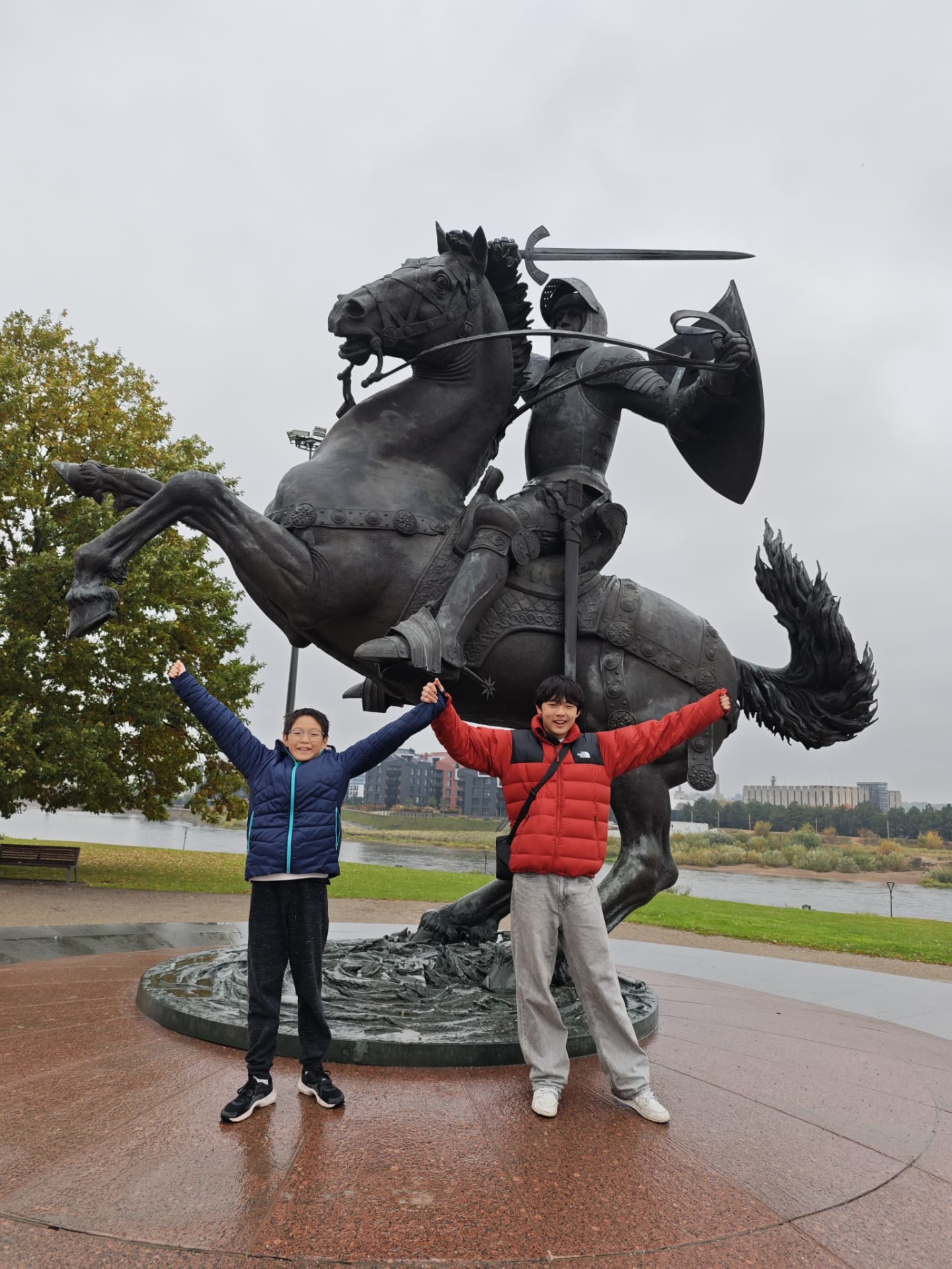 Op selfie met het Vytis Monument!