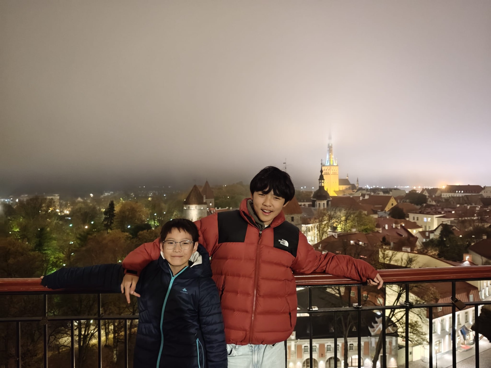 Op selfie met het uitzicht van Tallinn!