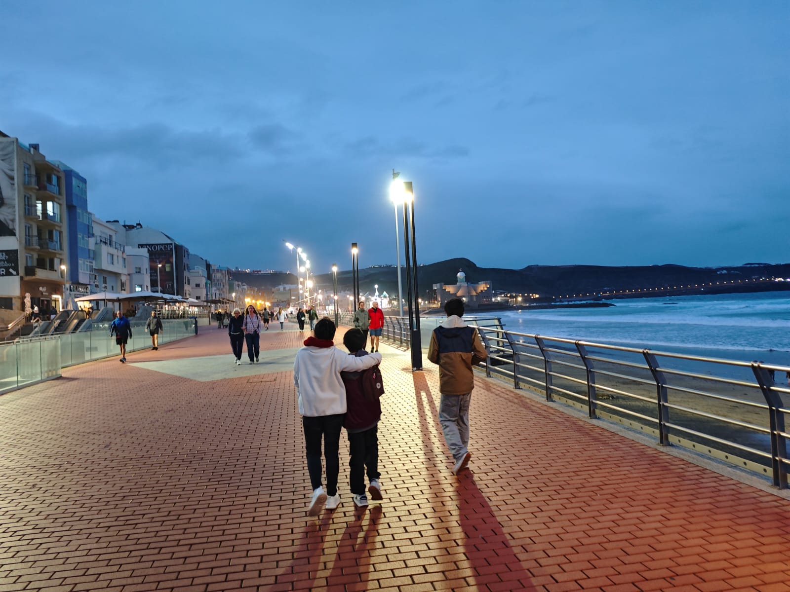 De nachtelijke wandeling langs het Playa de Las Canteras!