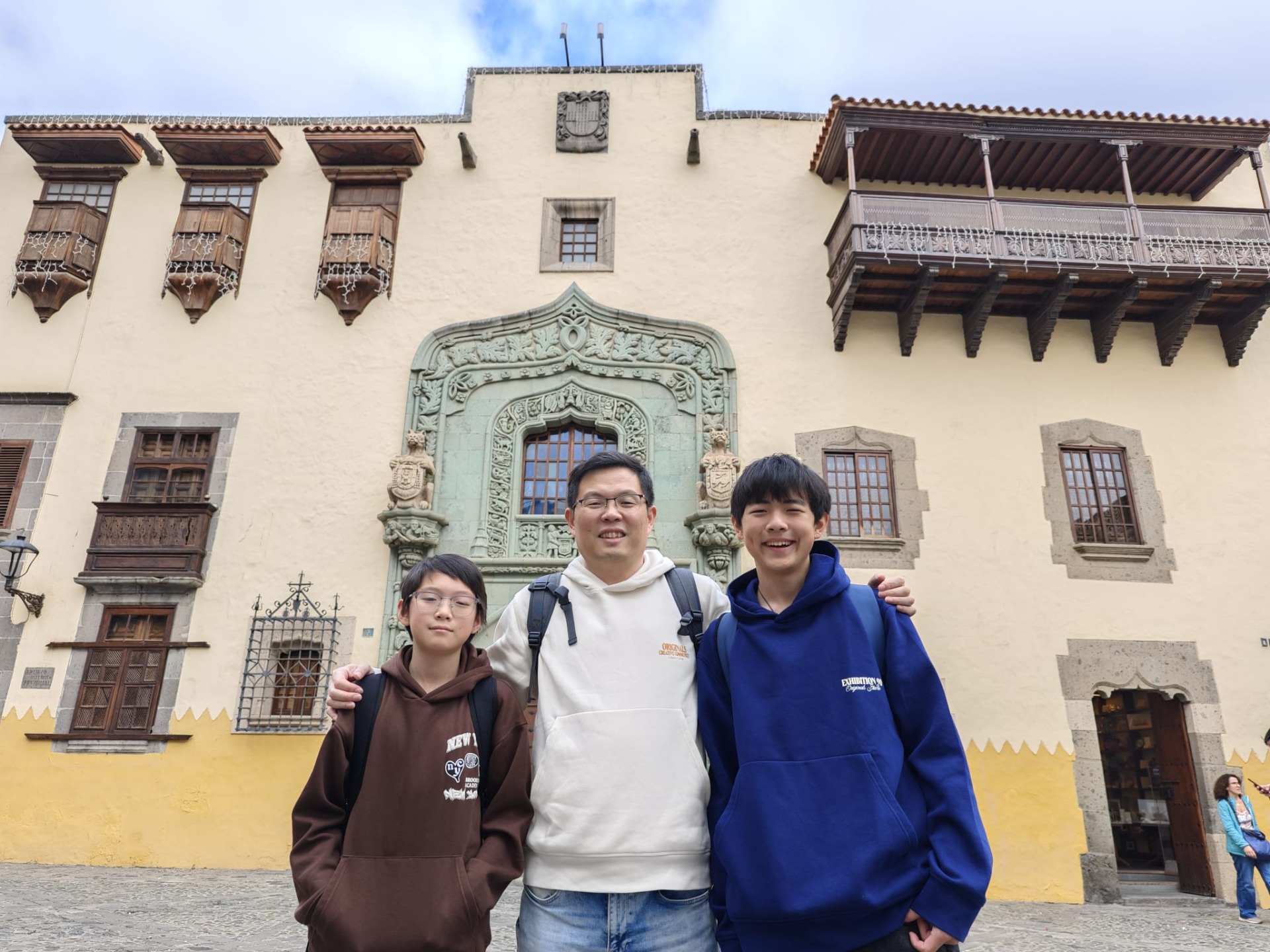 Op selfie met de poort van het Casa de Colón!