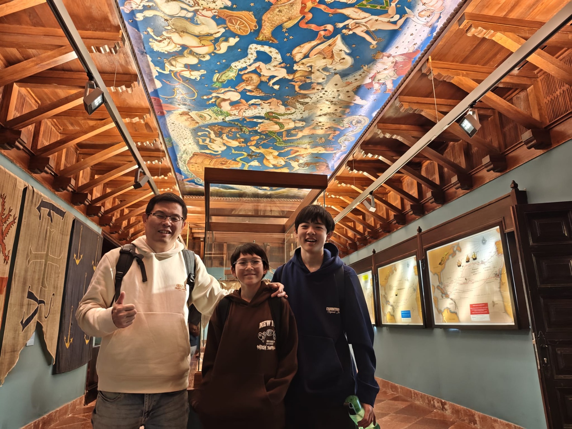 In één van de mooie tentoonhallen!