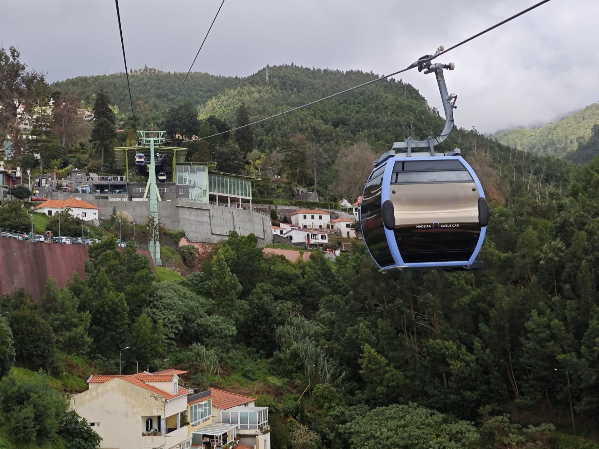 Het uitzicht vanaf de kabelbaan