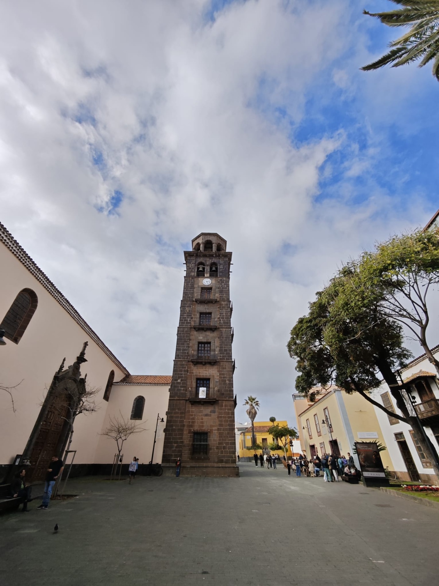 Het plein van de Toren van de Onbevlekte Ontvangenis