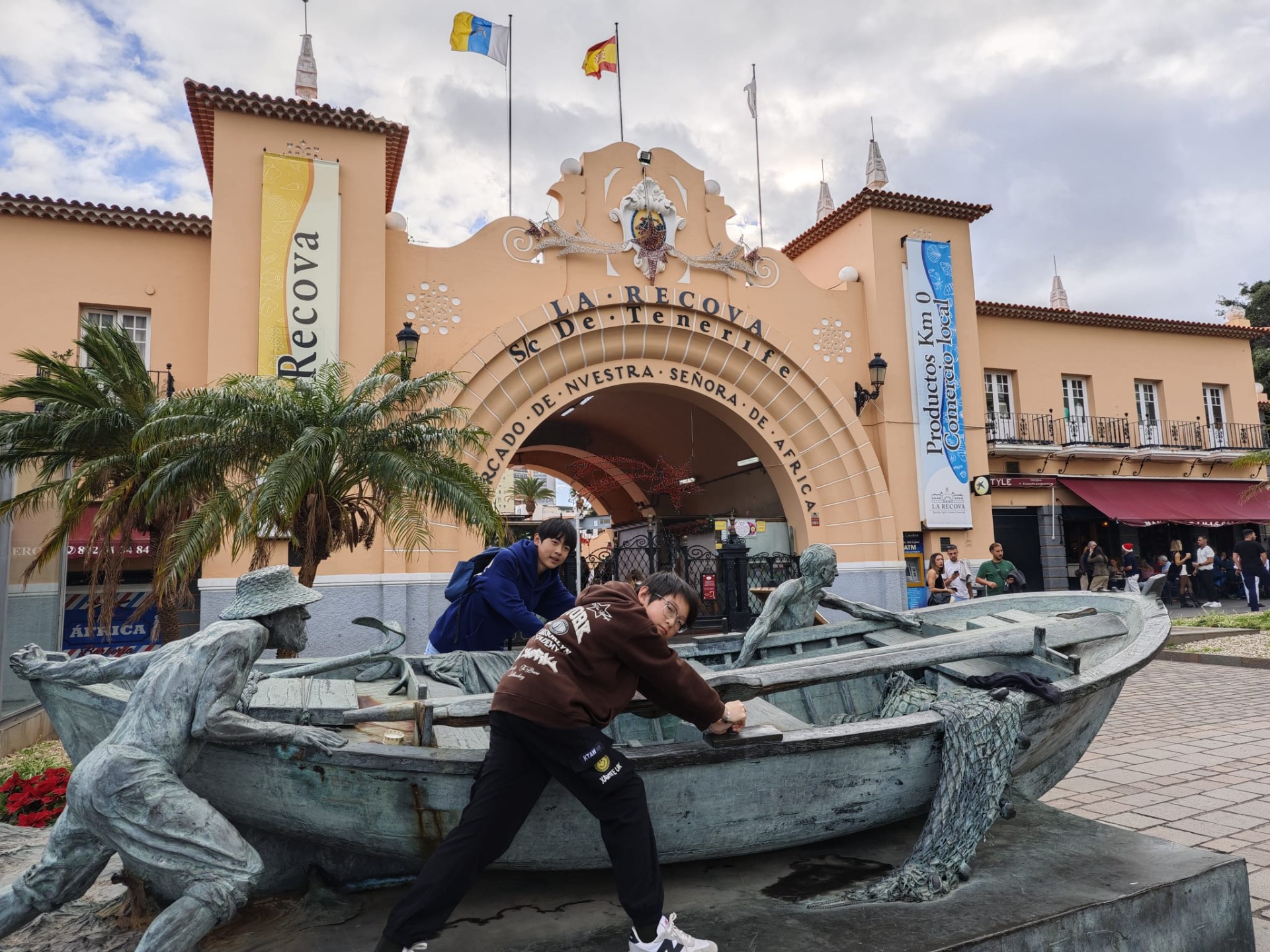 Op selfie met de markt van Onze-Lieve-Vrouw van Afrika