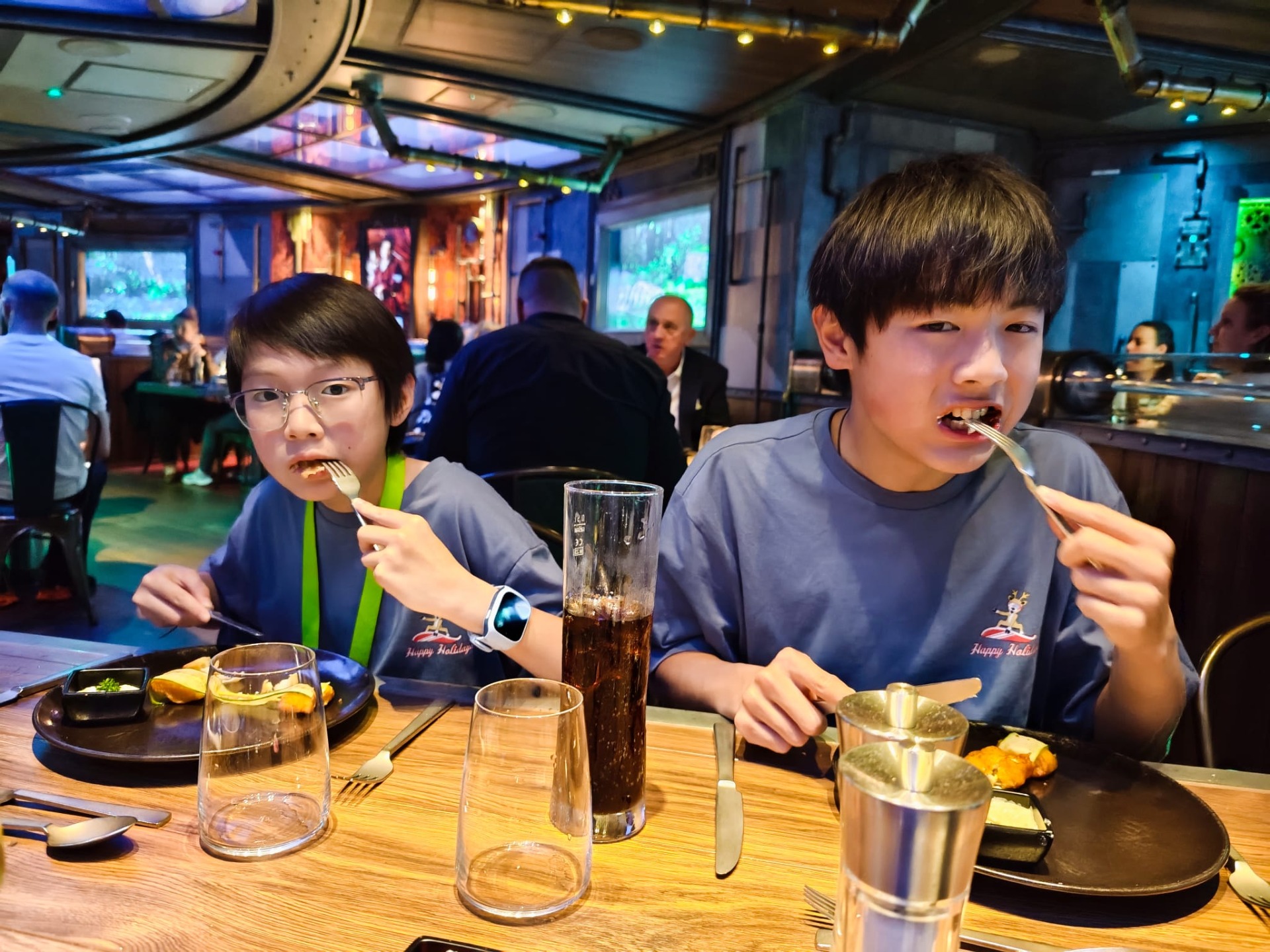 Eten in het Time Machine Restaurant!