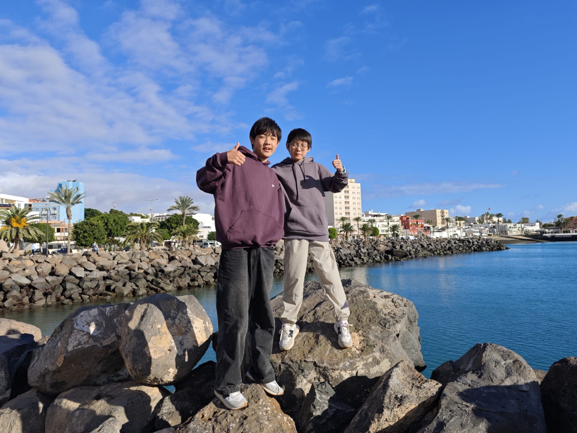 Op selfie met de haven van Puerto del Rosario!