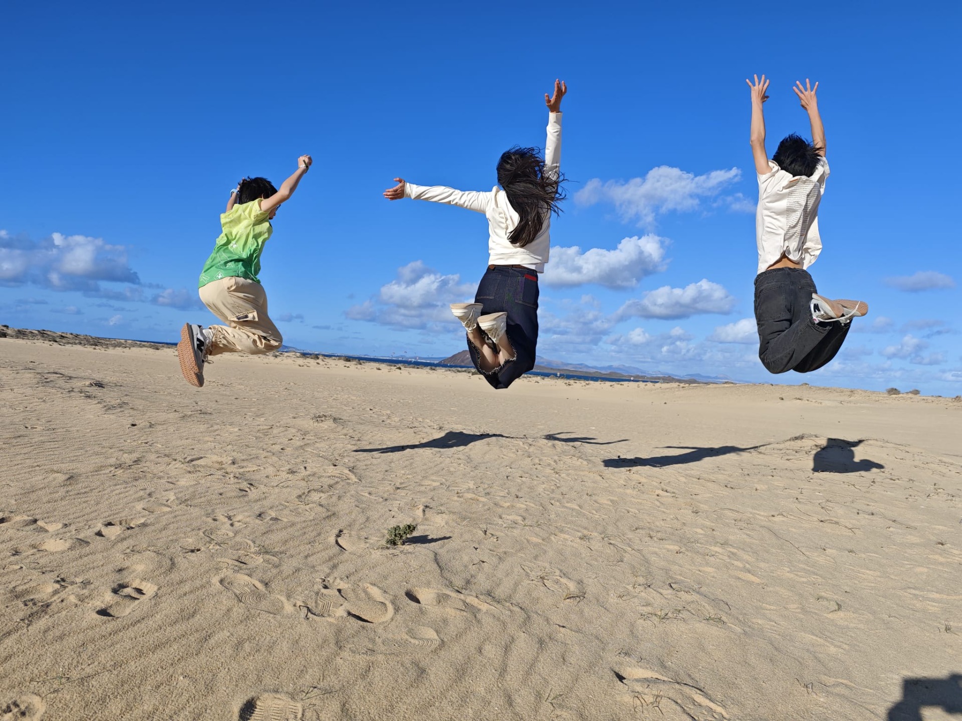 Springen in de prachtige duinen van Corralejo!