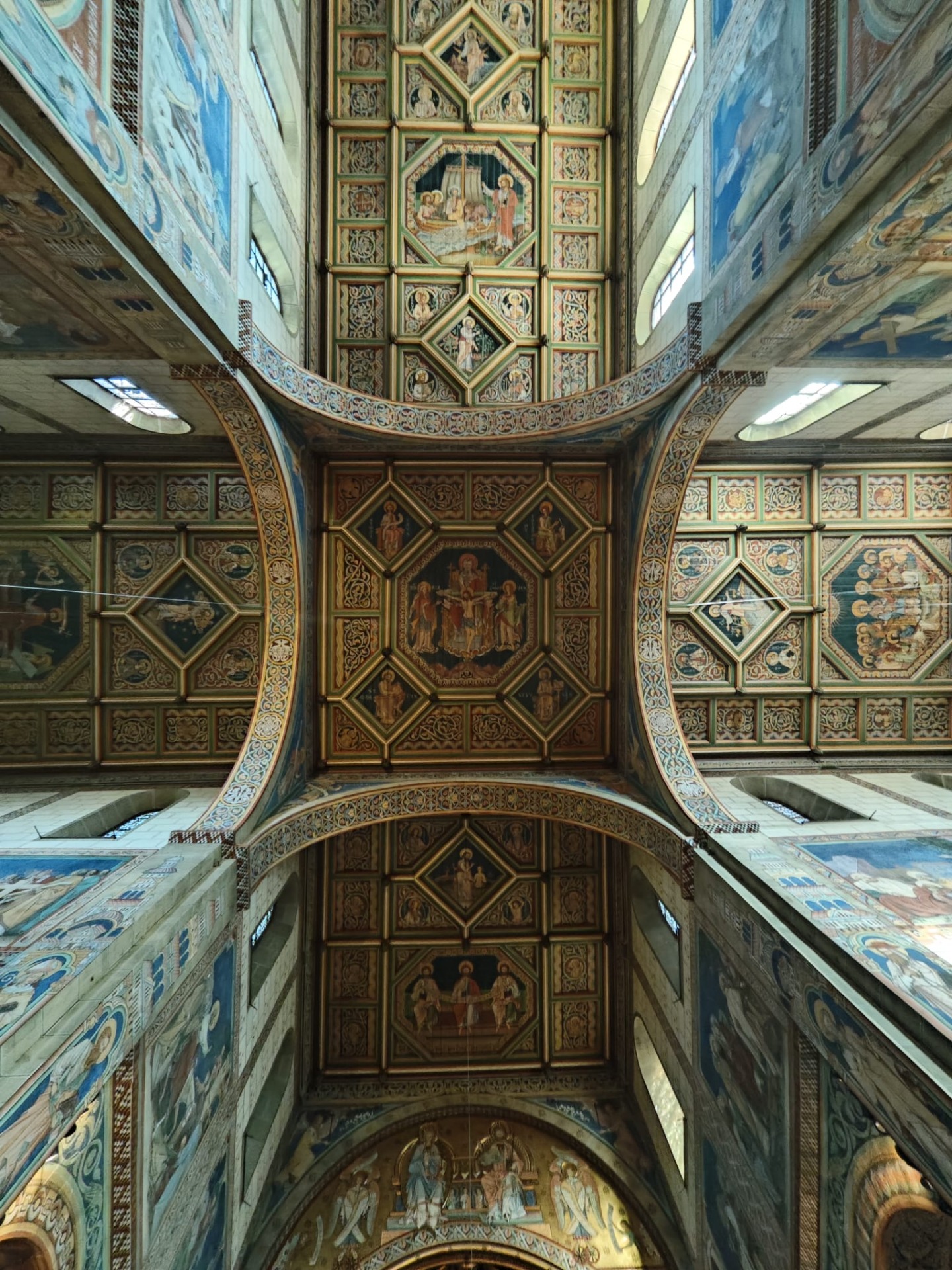De panelen op het dak van de stadskerk van Sint-Maria!