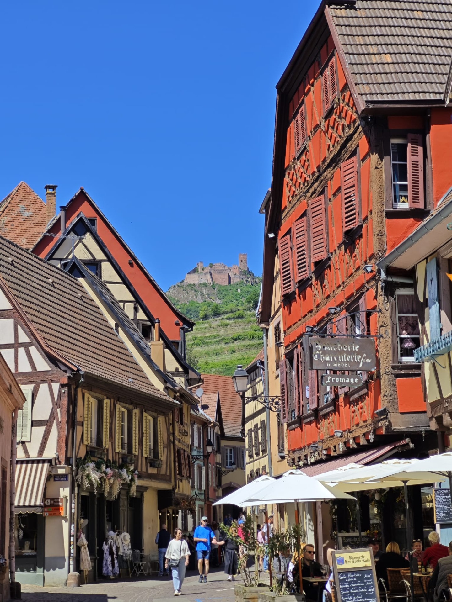 De Grand'Rue, met uitzicht op het Château du Saint-Ulrich!
