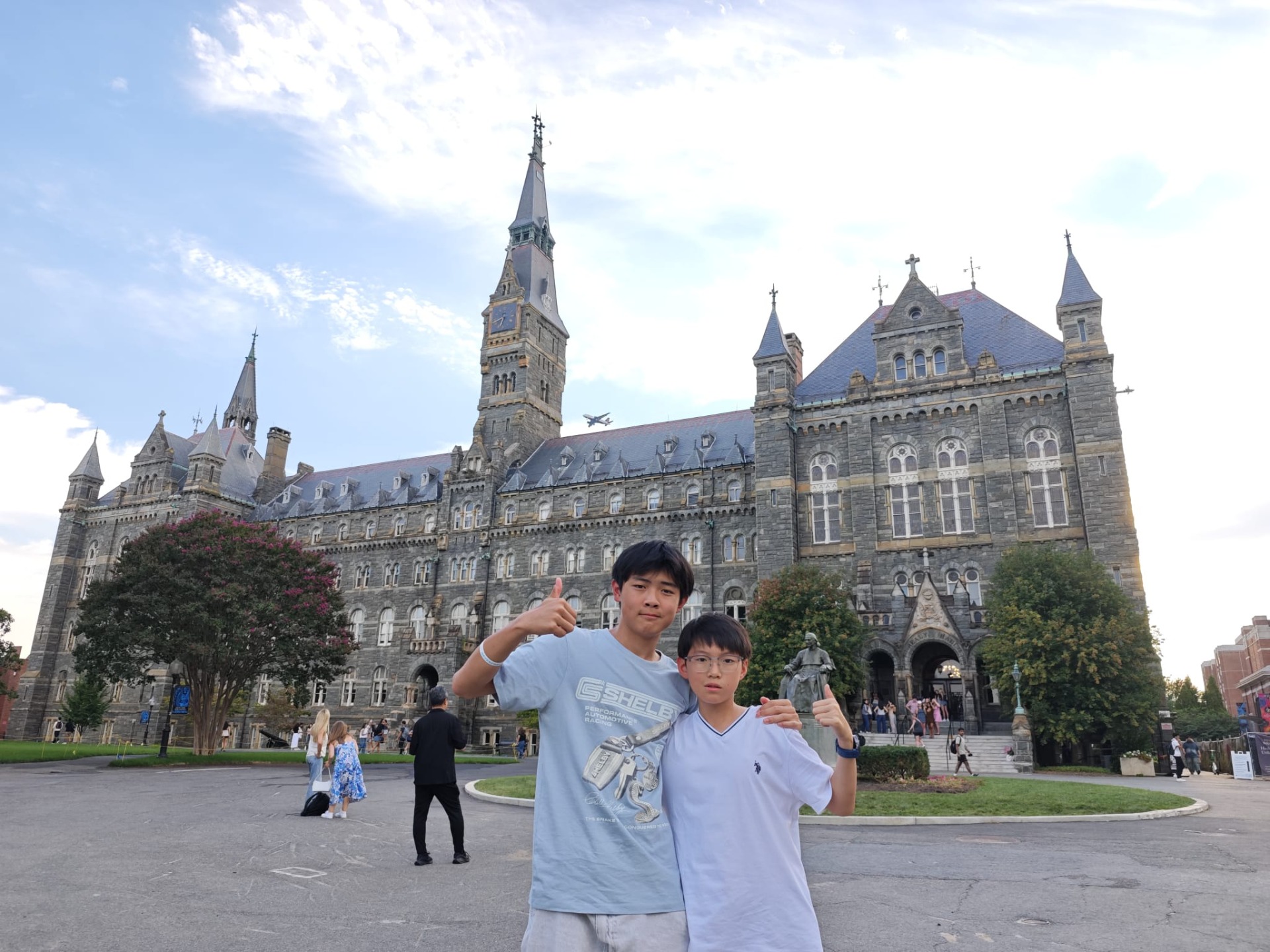 Op selfie met Healy Hall!